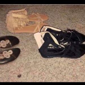 Women’s!Tan and Black Fringe Sandals!